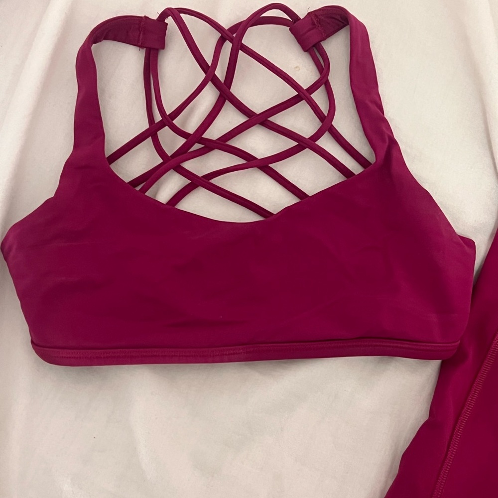 Lululemon Ripened Raspberry Sports Bra and Leggings Set - Picture 4 of 9